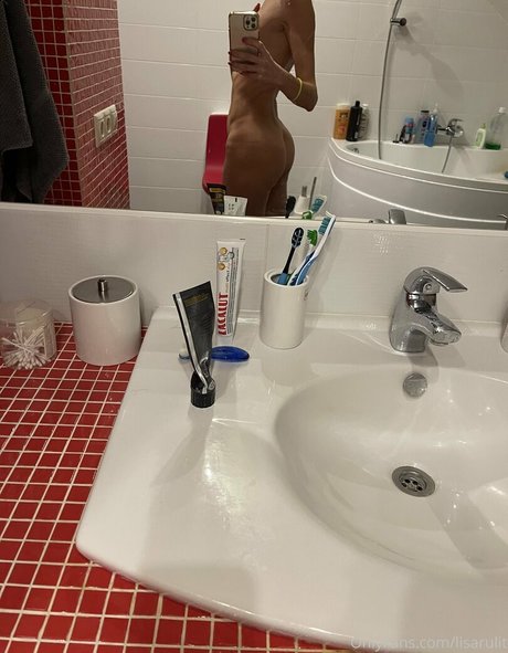 Lisa Rulit sexy actress img