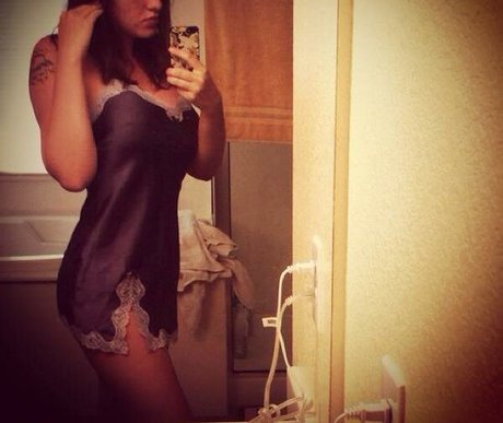 Katiepurrs adult model gallery