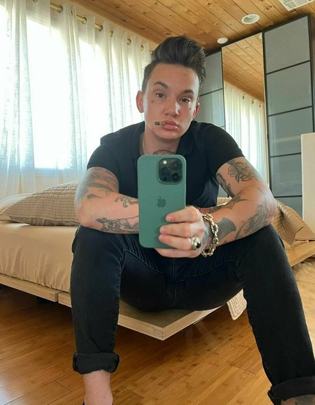 nikkihearts pornstar adult picture