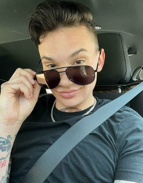 nikkihearts beautiful model pictures