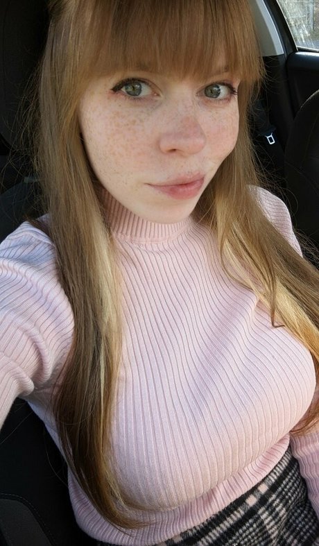 Bat Maisie erotic model img