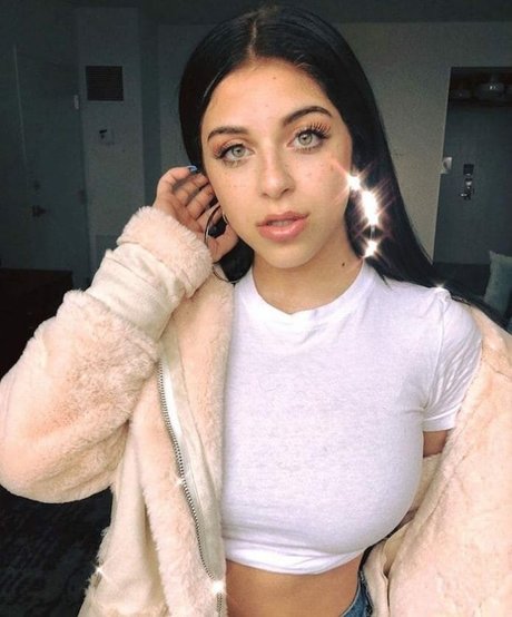 Baby Ariel sexy pornstar photo