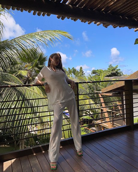 Xenia Tchoumi star erotic picture