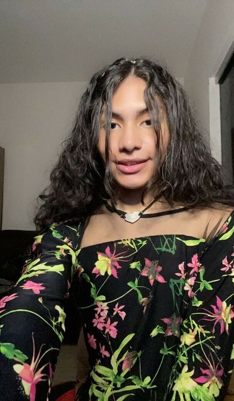 Pietra Vdk model naked img