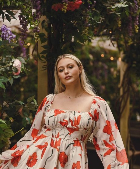 Iskra Lawrence sexy actress gallery