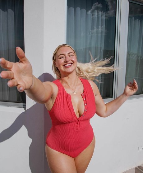 Iskra Lawrence pornographic model images