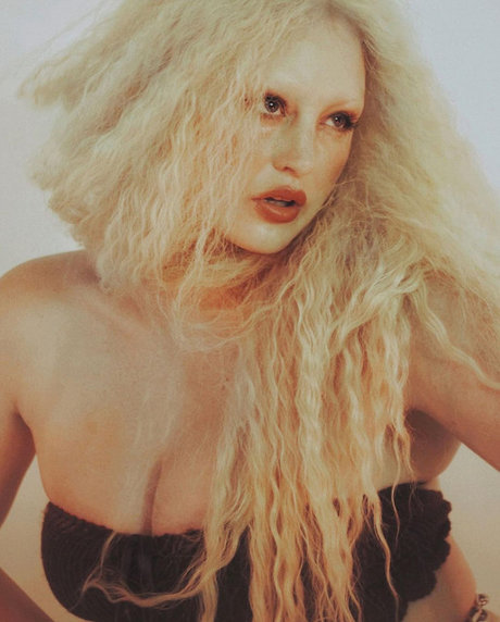 Iskra Lawrence high quality pornstar galleries