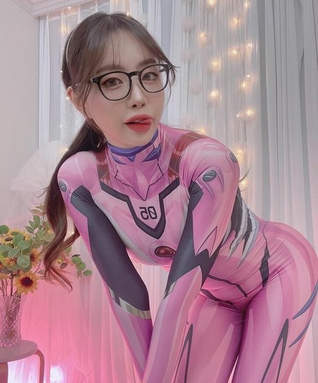 Yunicorn19 model adult pic