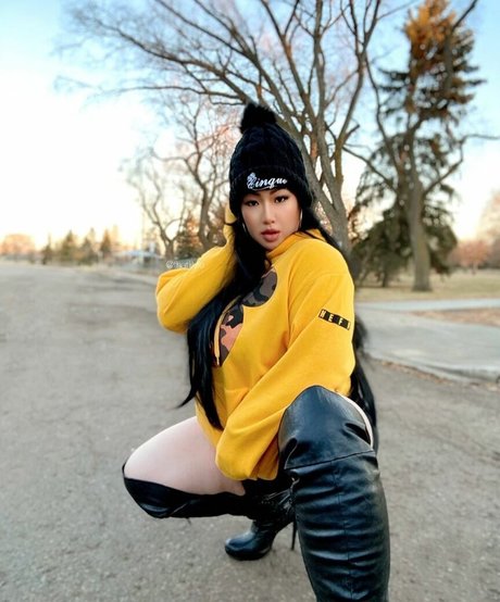 Lily Le model sex img