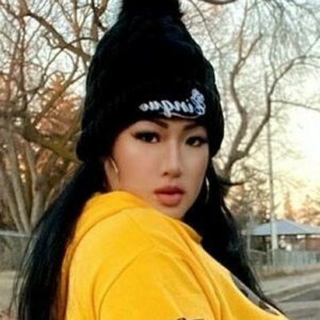 Lily Le pornstar nude image