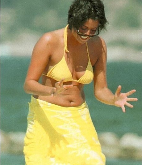 Melanie Sykes art model pic