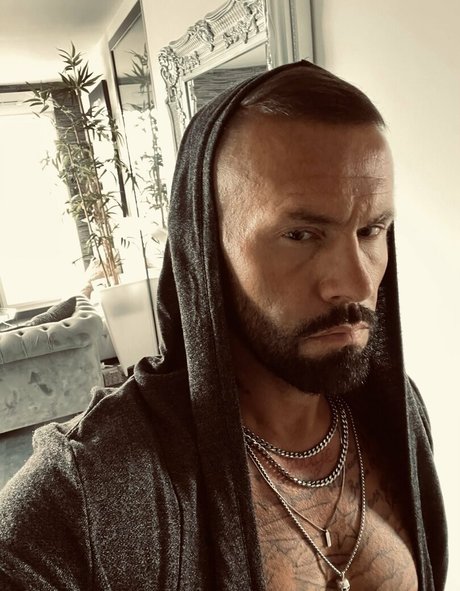 loohoodz model erotic photos