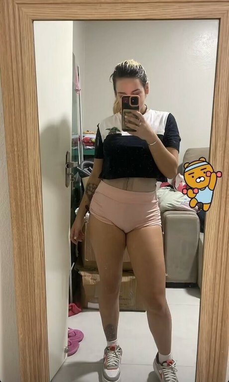 Mila Falk model nude pic