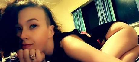 maxxyshy nude actress picture