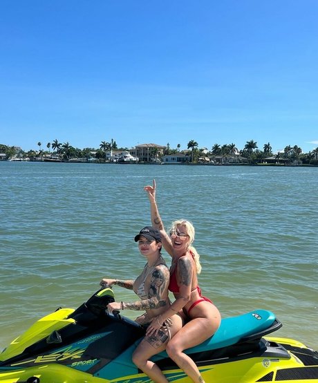 Taylor Hughs nude pornstar pictures