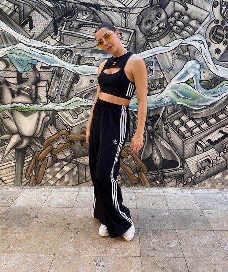 Erika Sanz beautiful star img