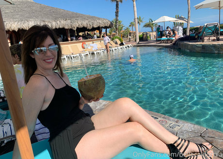 mrsbellecakes xxx star pics