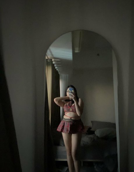 Sugaushi model adult photos