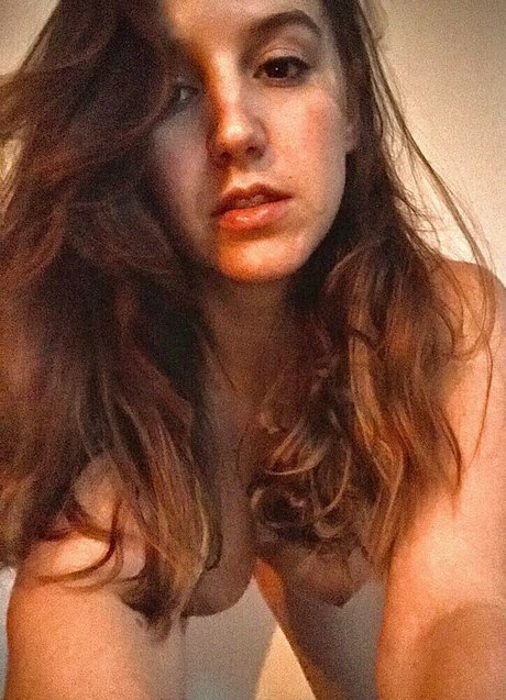 Pamela Ruz model hot pic