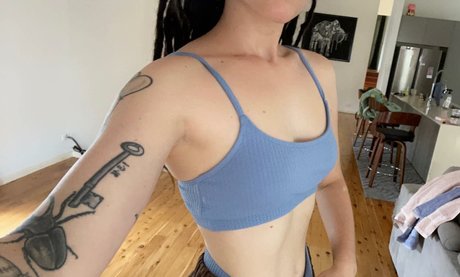 Skye Sharp pretty pornstar img