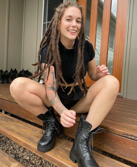 Skye Sharp porn actress pics