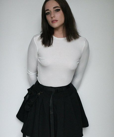 Skye Sharp sexy actress galleries