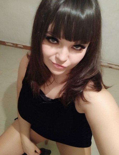 lara horn xxx model image