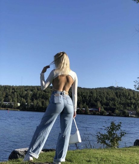 Arielle Burstrom free pornstar picture