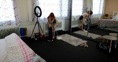 little bee free pornstar adult pic