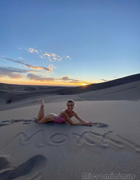 Love Moxxi erotic pornstar photos