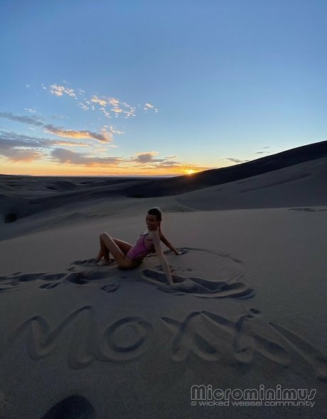 Love Moxxi naked actress photo