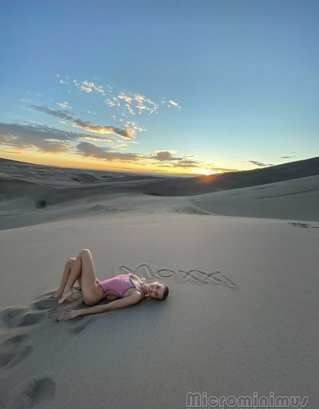 Love Moxxi high quality model photo