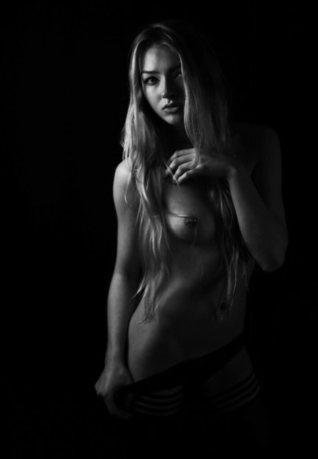 Alice Neale model perfect img