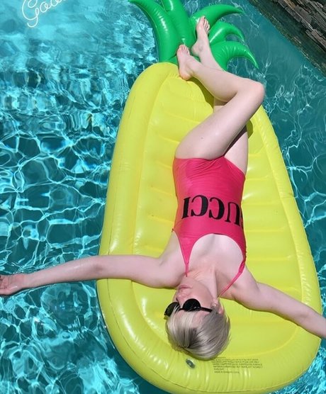 Carly Rae Jepsen xxx model image