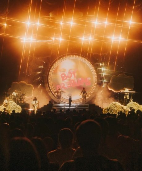 Carly Rae Jepsen art star pics