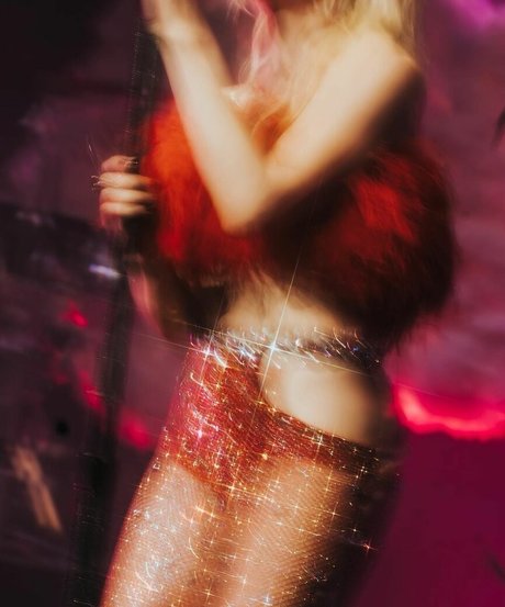 Carly Rae Jepsen pretty actress gallery