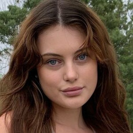 Quinn Rhoades model hot image