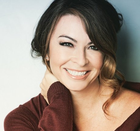 Suzi Perry art star image