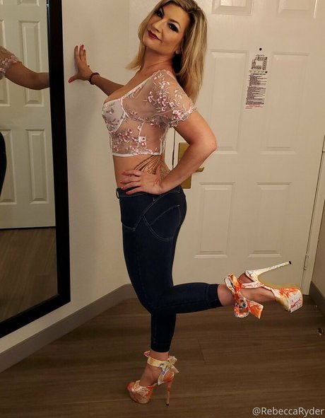 therebeccaryder model hot picture