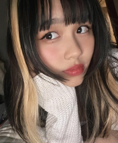 sadparu adult model photo