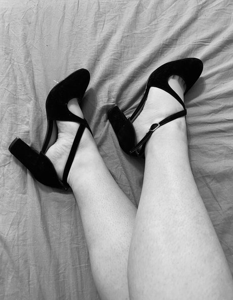 missdemonmoon model erotic image