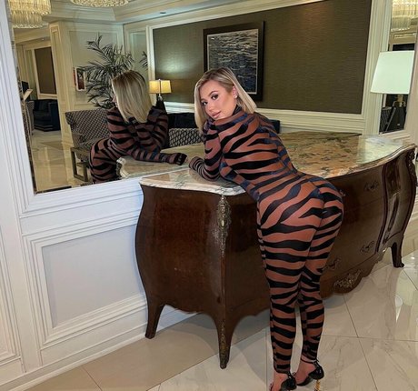 Halle Payne model photos