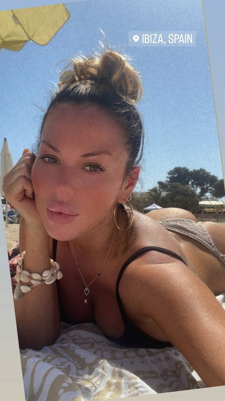 Karina Jelinek hot actress img