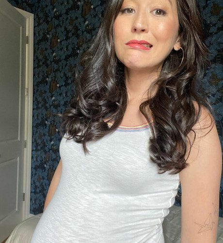 Mina Kimes adult model photo