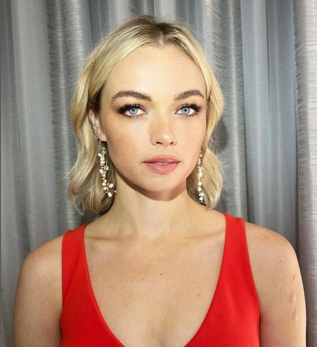 Jess Bush star erotic image