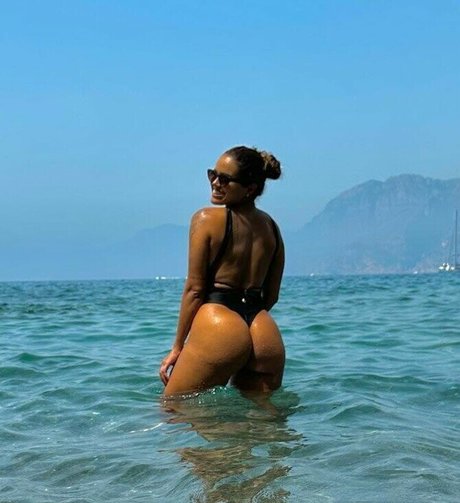 Caroline Veronica pornstar erotic pics