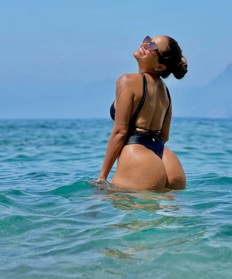 Caroline Veronica pornstar erotic gallery