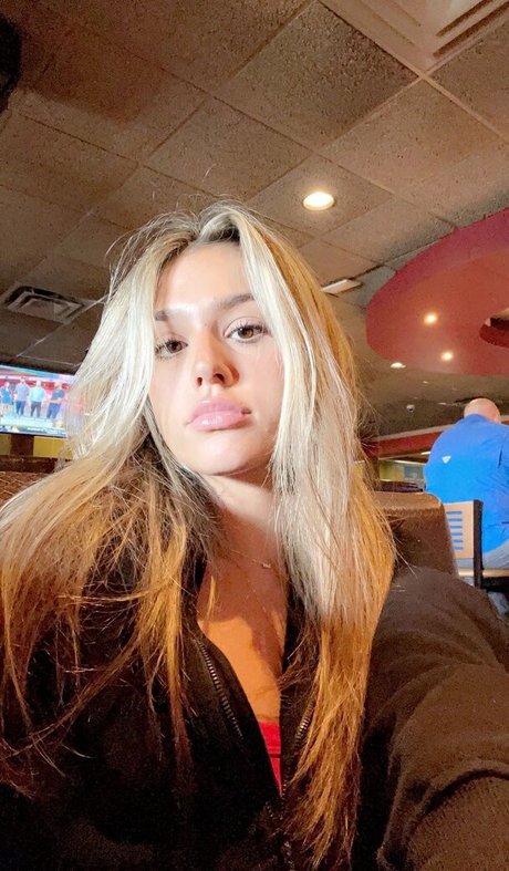 IsaMeccia pornstar erotic pic