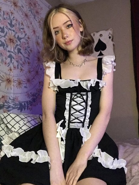 br4ttydeath naked star gallery