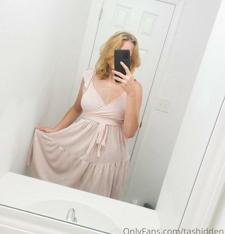 Tashidden erotic model picture